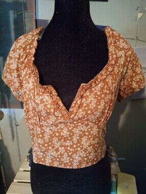 Women's Floral Ruffle V-Neck Crop Top - Rust